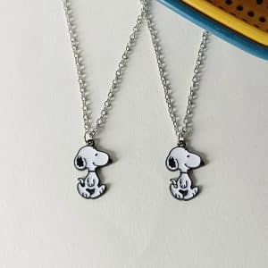 Collar Snoopy caminando